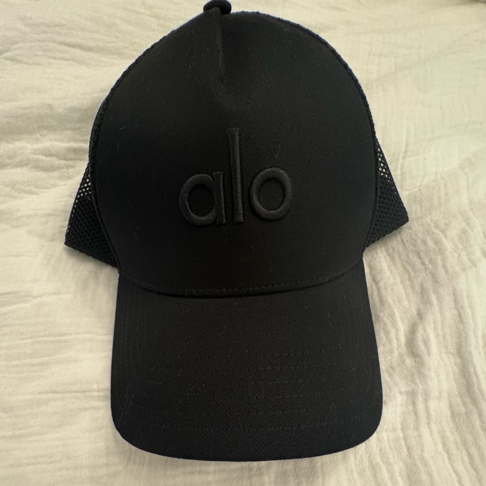 Alo district trucker hat